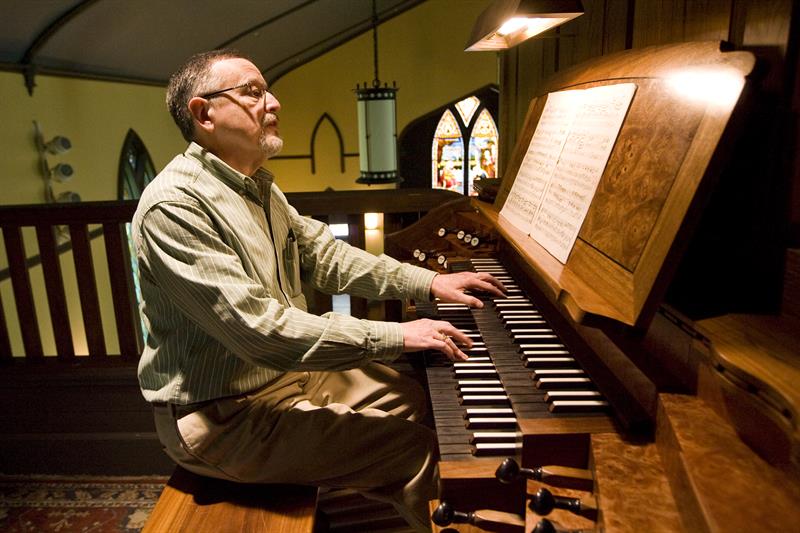 David Herman playing the Jefferson pipe organ